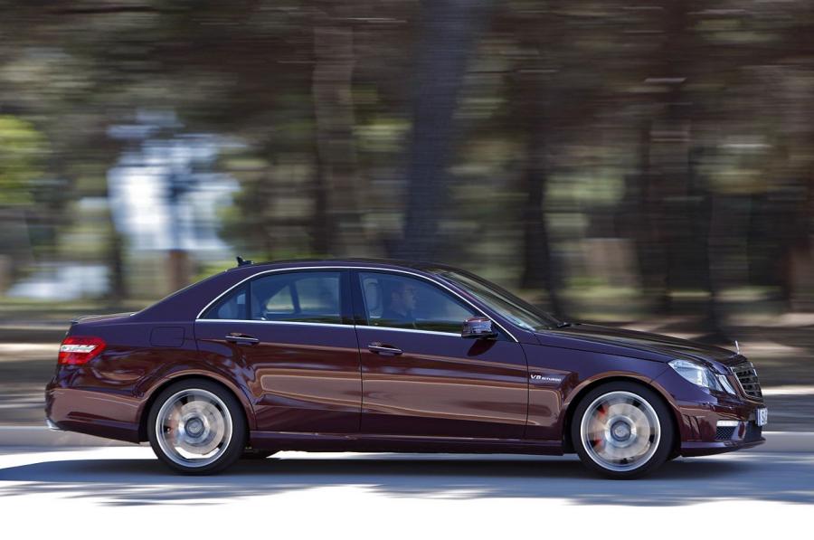  Mercedes-Benz E63 AMG 2012 года  (фото 29 из 30)